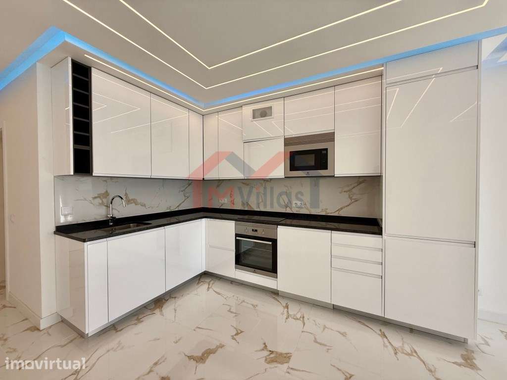 Apartamento T2 renovado com vista mar e garagem a 50m da praia - Qu... - Grande imagem: 5/27