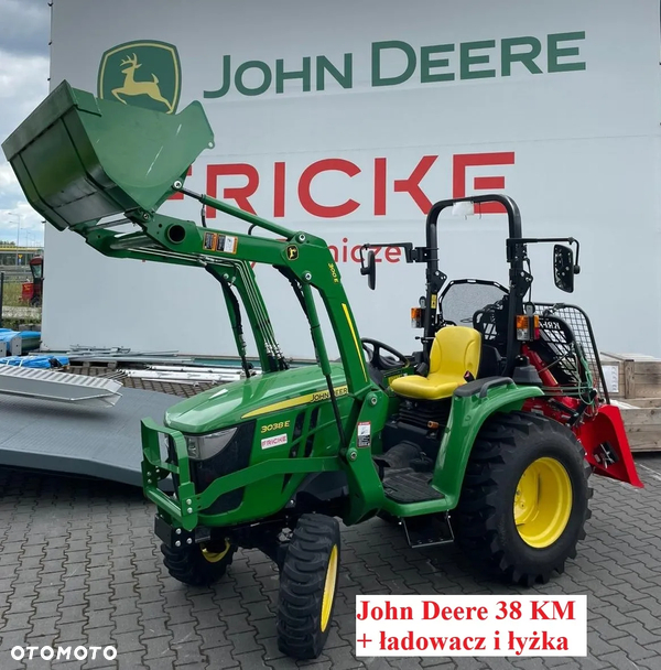 John Deere 3038E