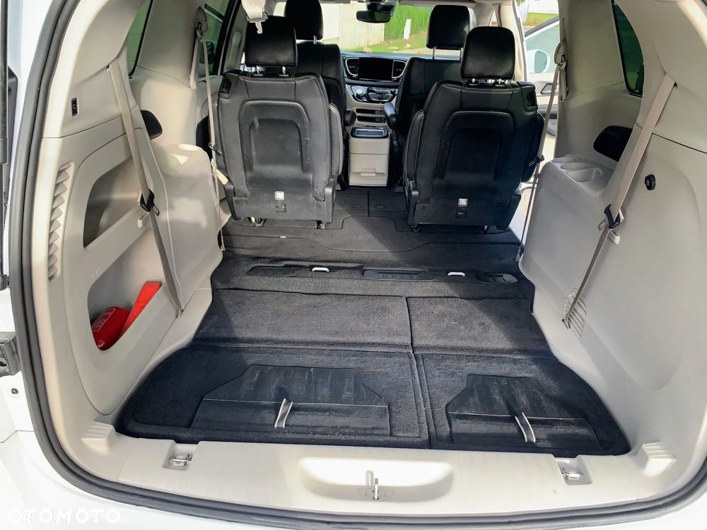 Chrysler Pacifica - 23