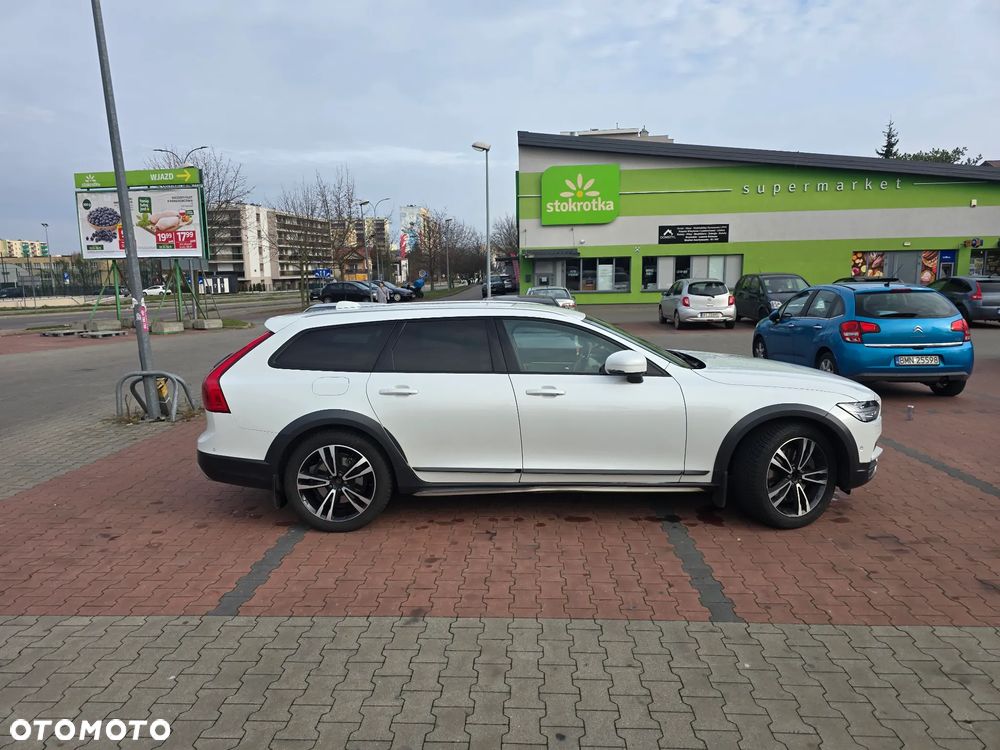 Volvo V90 Cross Country - 14