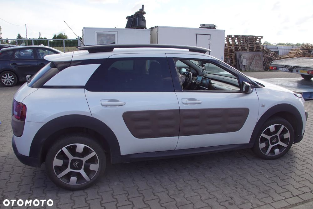 Auto na części - Citroen C4 Cactus 1.2 PureTech 110 KM HNZ 20ET25 EFC 2015R Silnik Skrzynia Drzwi Błotnik Zderzak Klapa Lampa Lusterko Klamka Szyba Deska Kokpit Sterownik Moduł Czujnik Licznik Wyświetlacz Panel Kierownica - 8