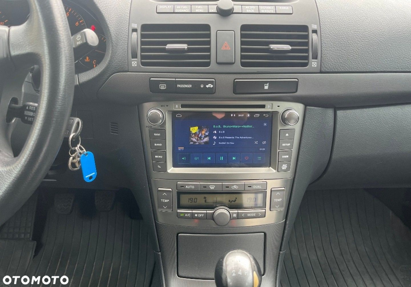 Toyota Avensis - 18