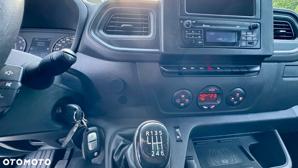 Renault Renault Master kontener Rampa Izoterma najazd WINDA 3 miejsca izolowany budka na rama 6EP 8EP - 20