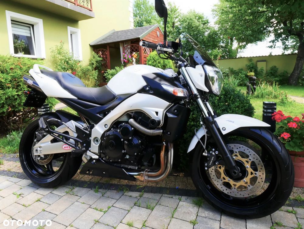 Suzuki GSR - 1