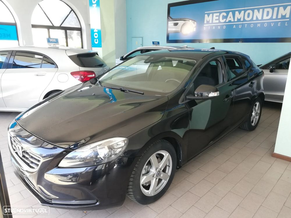 Volvo V40 D2 Momentum - 1