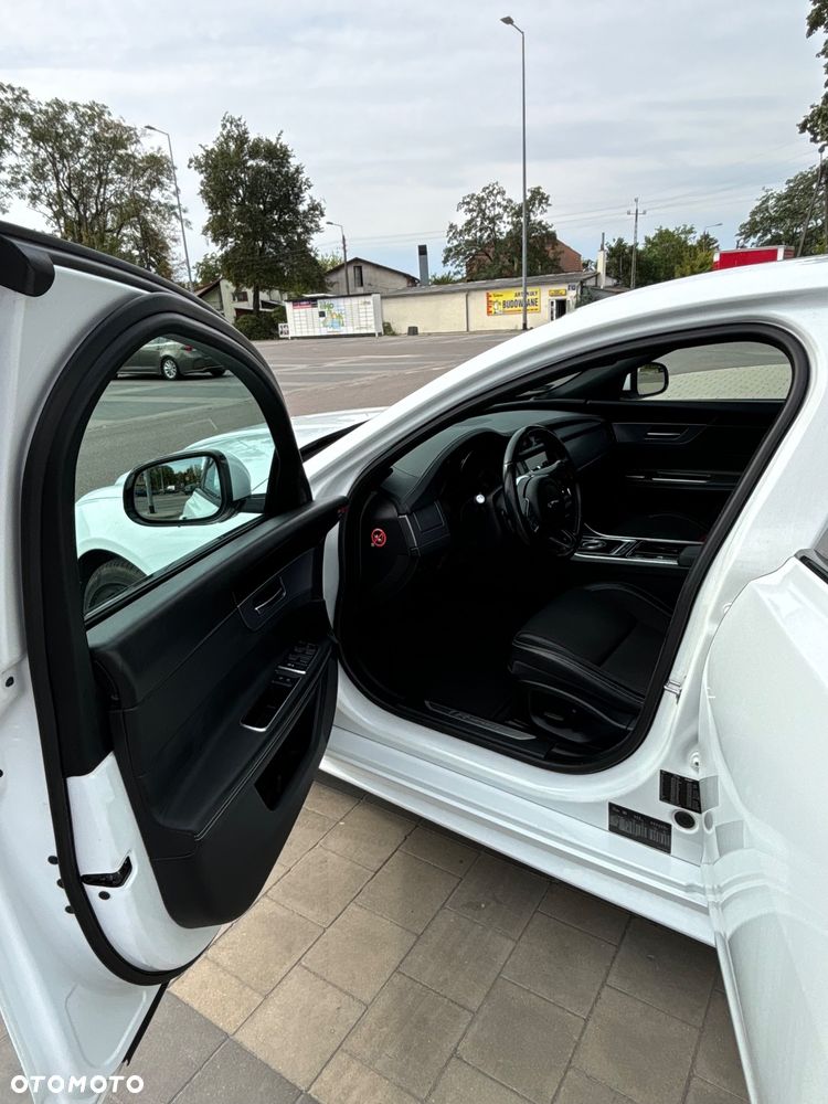 Jaguar XF 2.0 i4D R-Sport - 18
