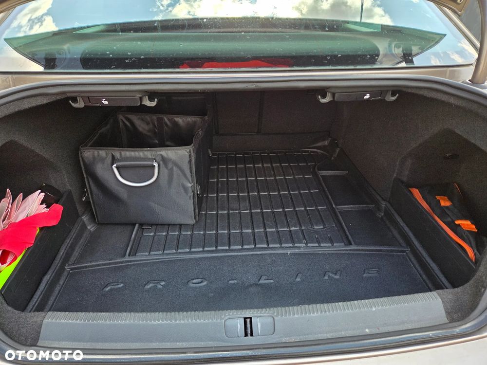 Volkswagen Passat 2.0 TDI Comfortline - 12