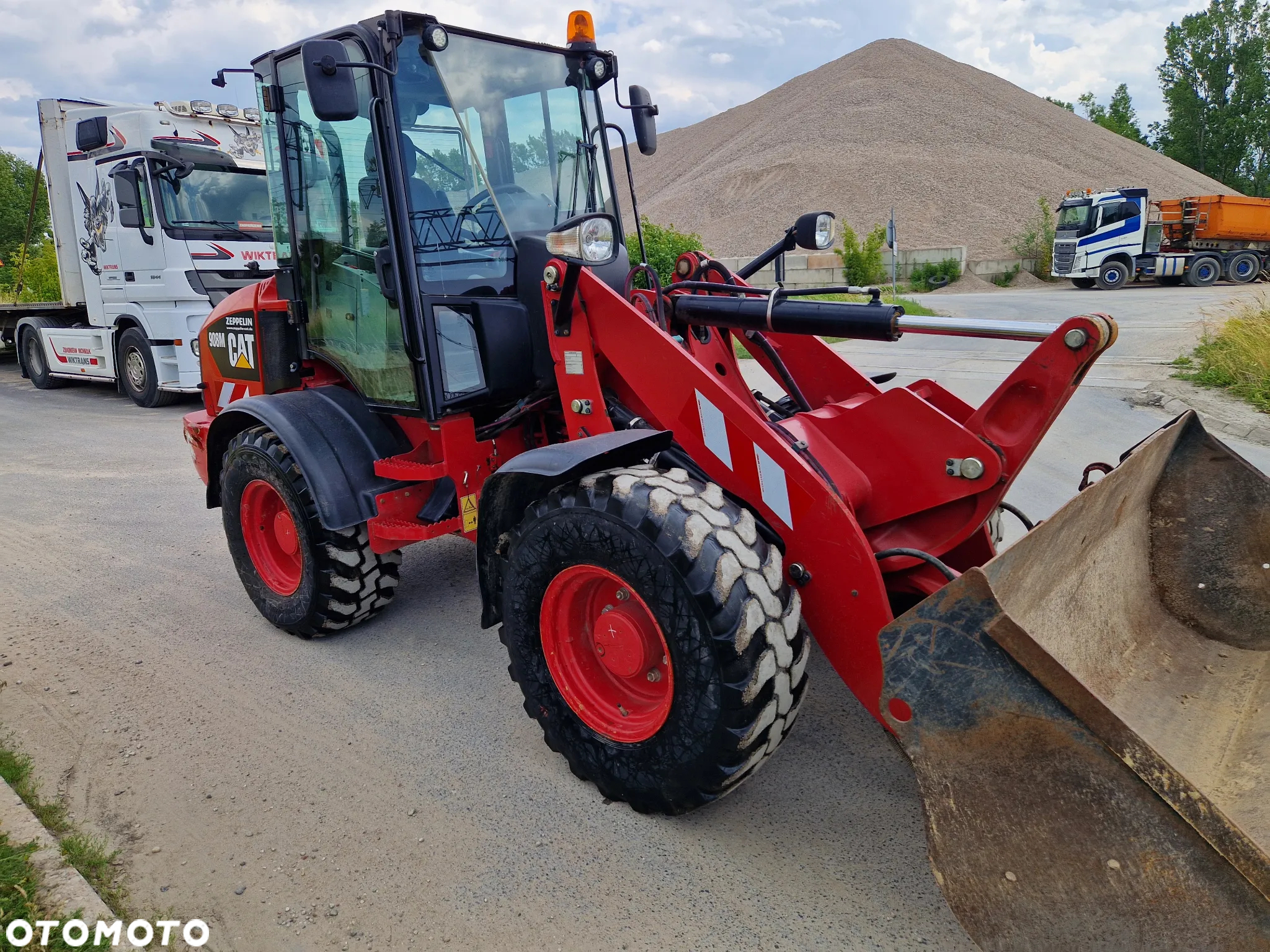 Caterpillar 908M - 5
