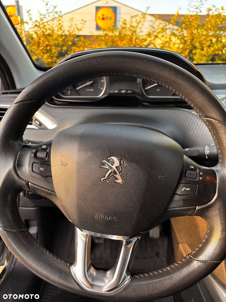 Peugeot 2008 1.2 Pure Tech Style S&S - 8