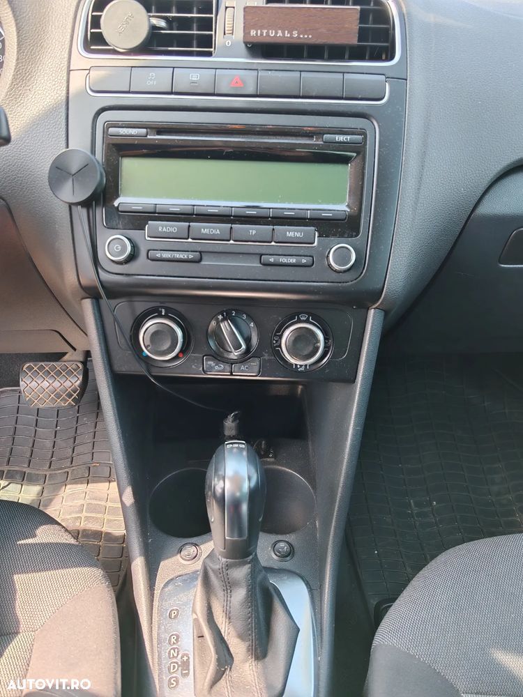 Volkswagen Polo 1.4 Highline DSG - 11