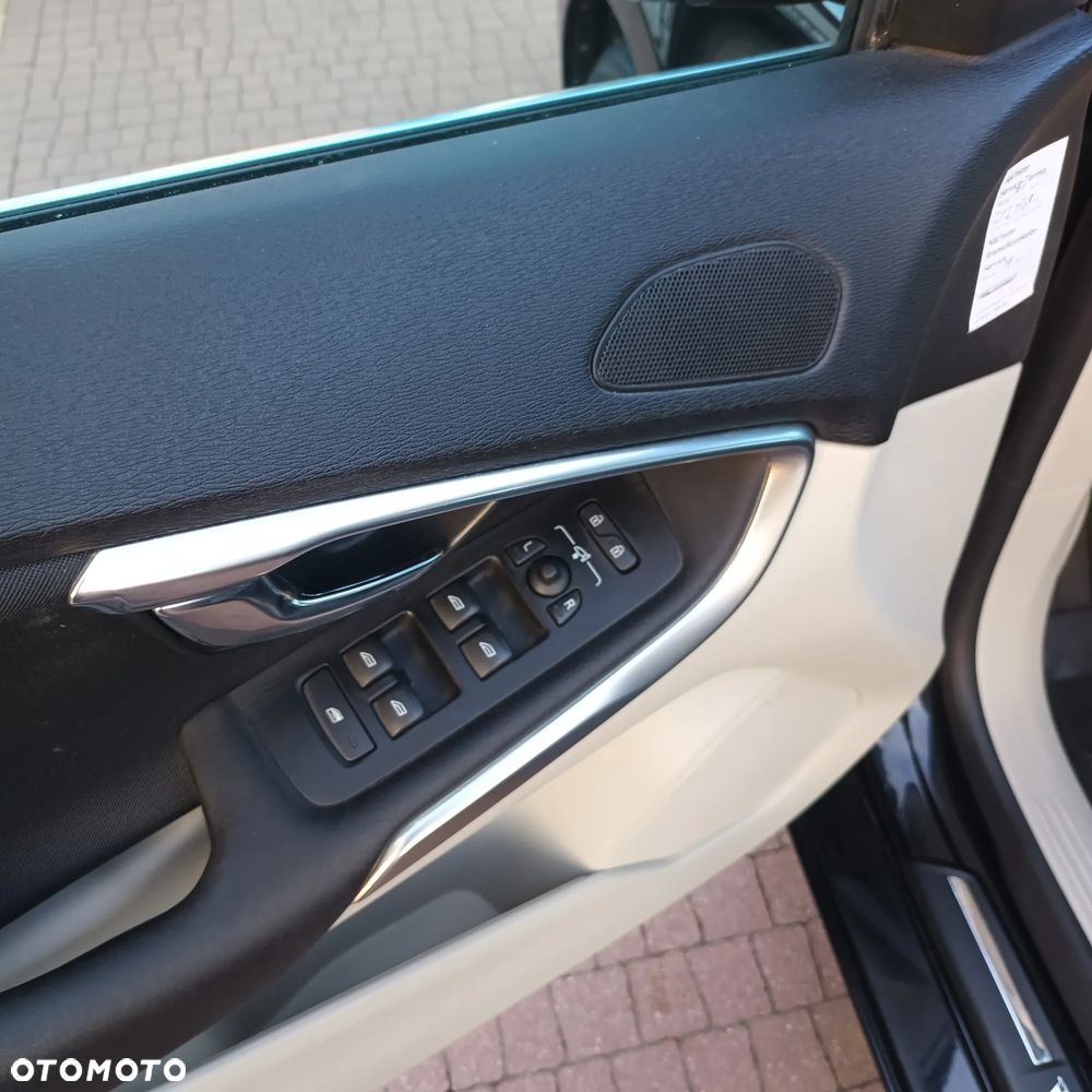 Volvo V40 D3 Momentum - 16