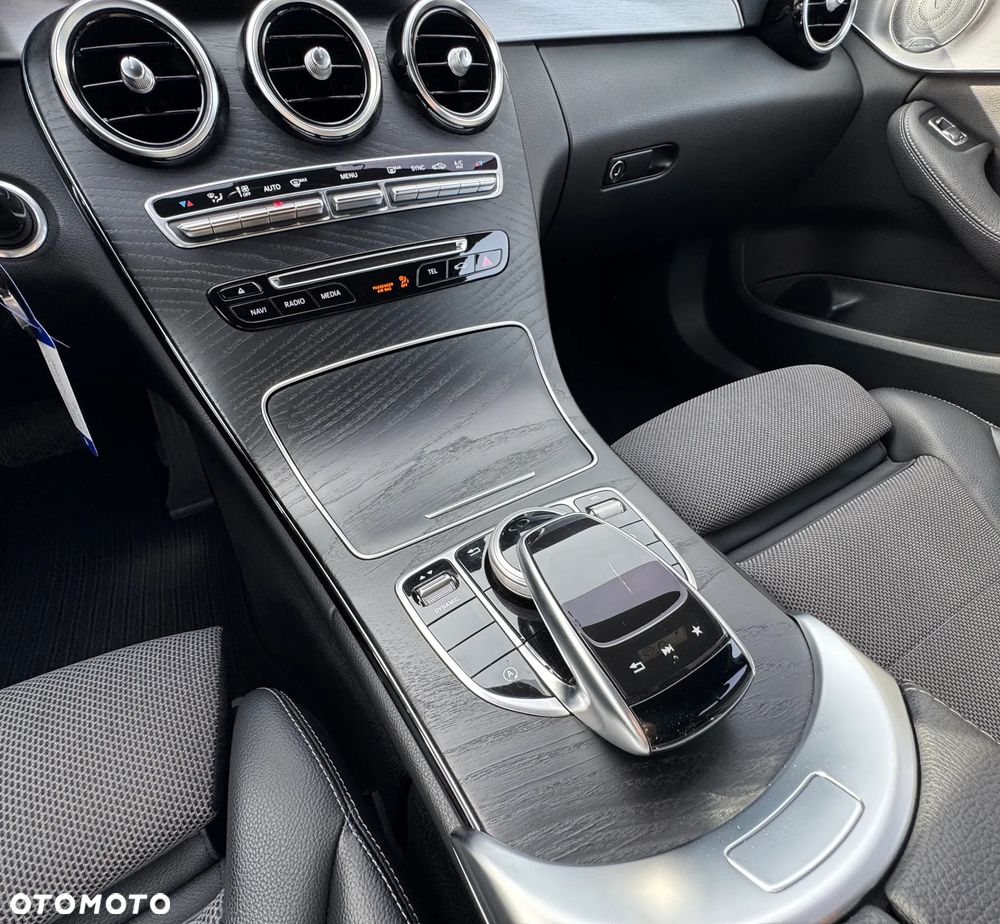 Mercedes-Benz Klasa C 220 d T 9G-TRONIC AMG Line - 23