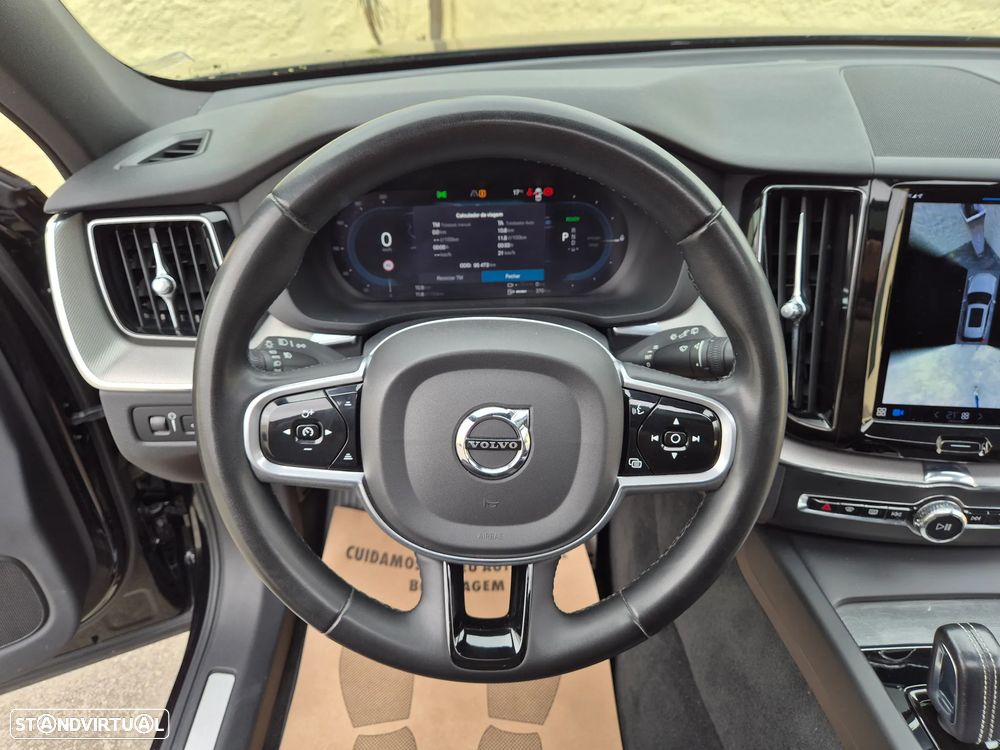 Volvo XC 60 2.0 T6 PHEV R-Design AWD - 17