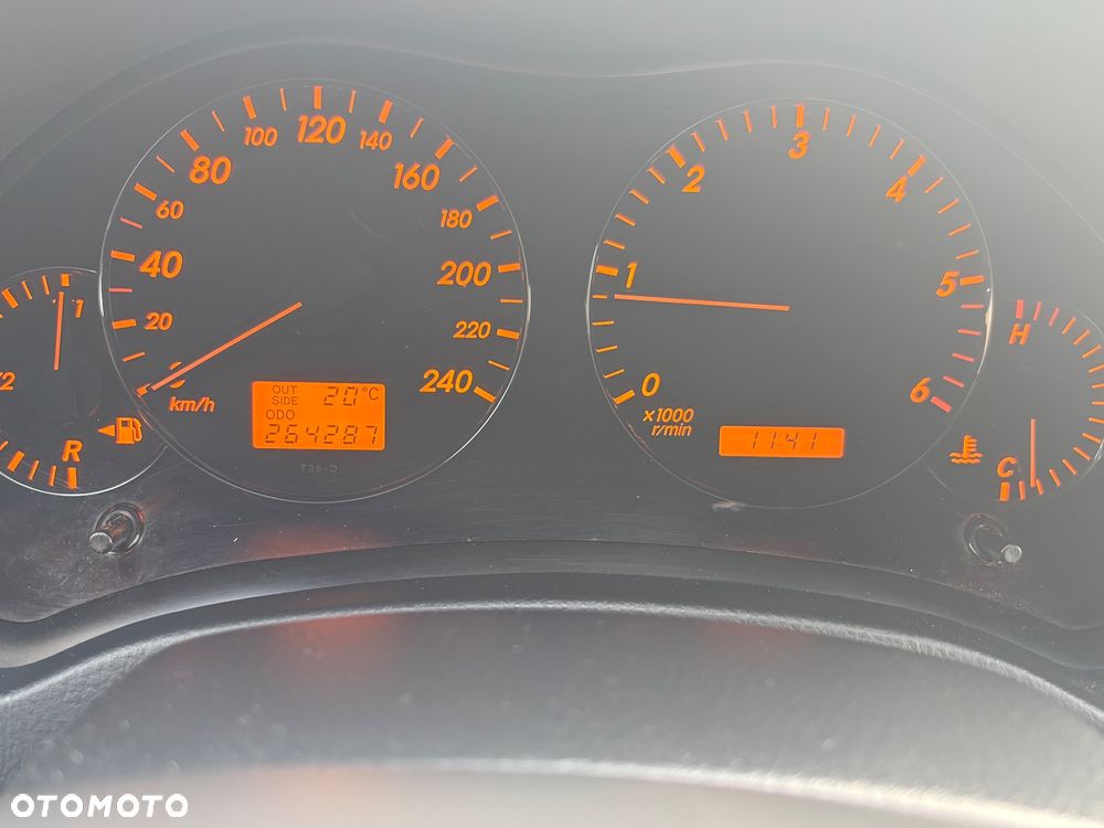 Toyota Avensis 2.0 D-4D Luna - 2