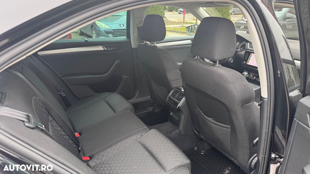 Skoda Superb 2.0 TDI DSG Style - 8