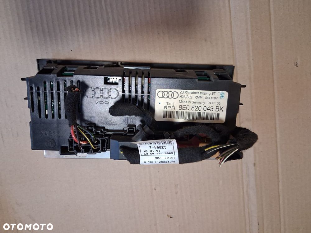 Panel sterowania AUDI A4B7  8E0820043BK  OE - 2