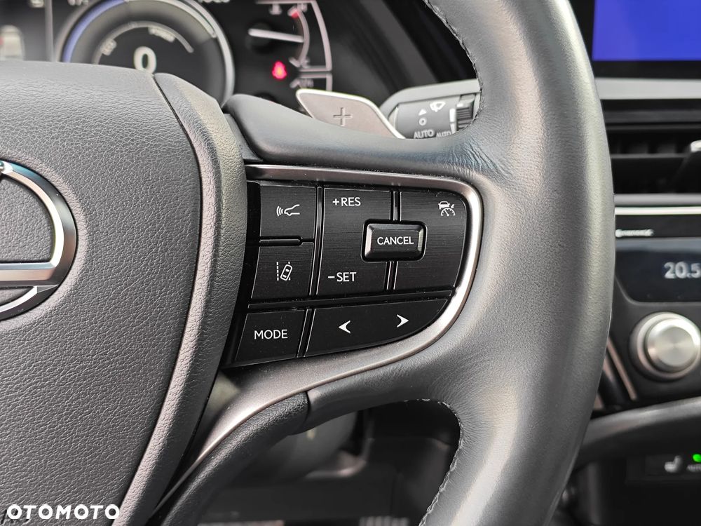 Lexus ES 300h Business Edition - 26