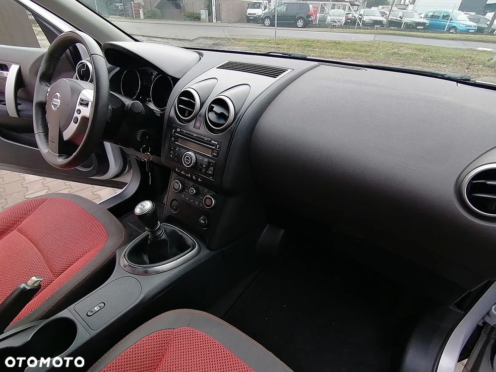 Nissan Qashqai 2.0 dCi DPF acenta - 27