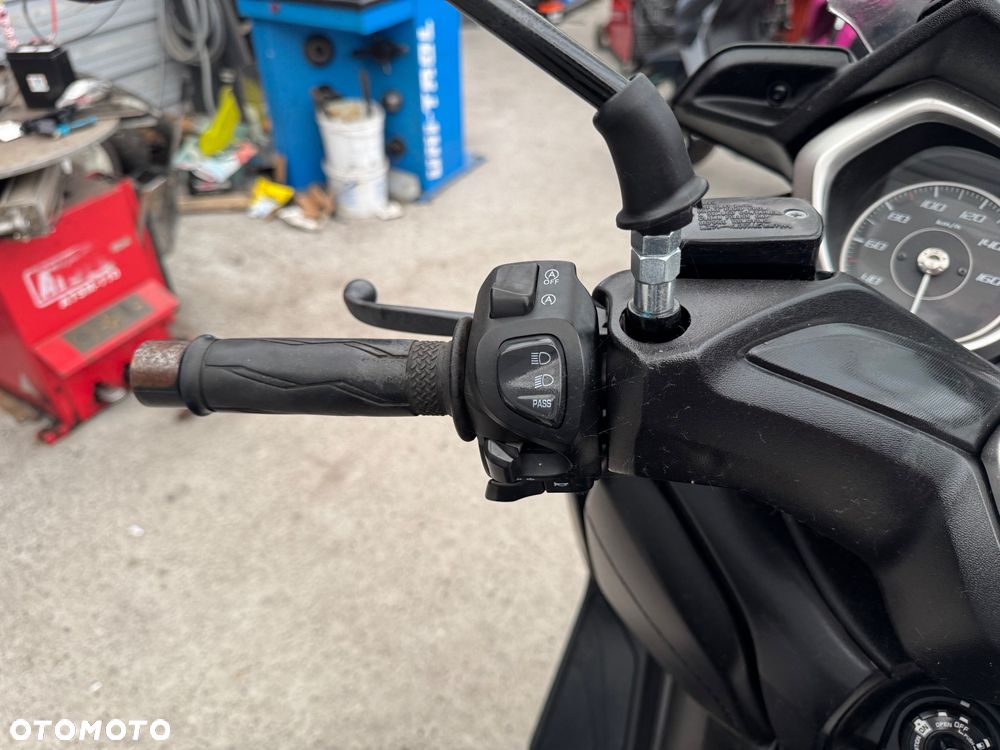 Yamaha X-max - 13