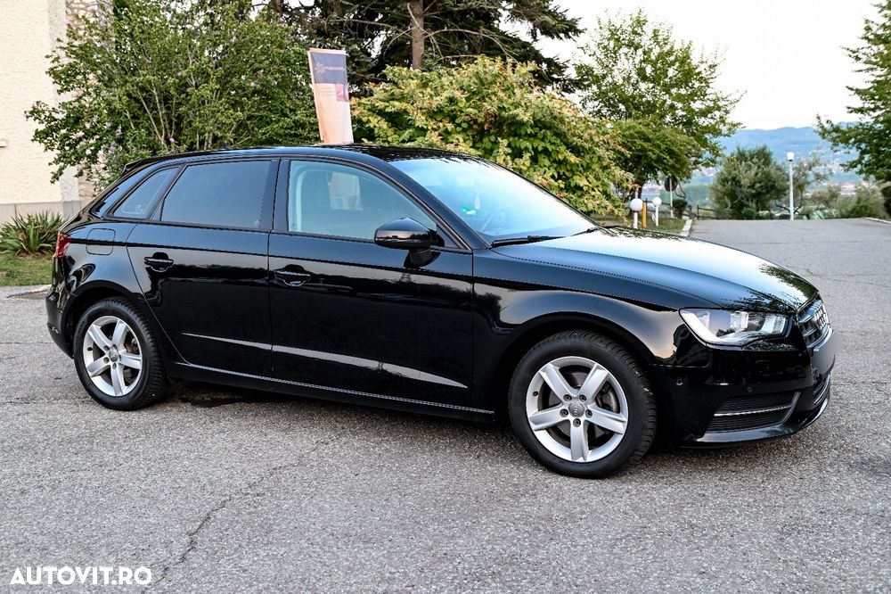 Audi A3 1.6 TDI Sportback S tronic design - 4