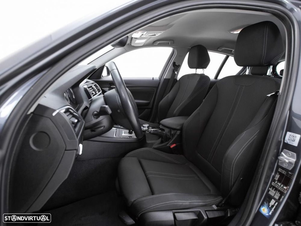 BMW 116 d Line Sport Auto — fotografia 7
