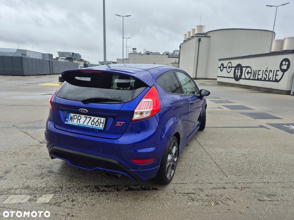 Ford Fiesta ST - 10