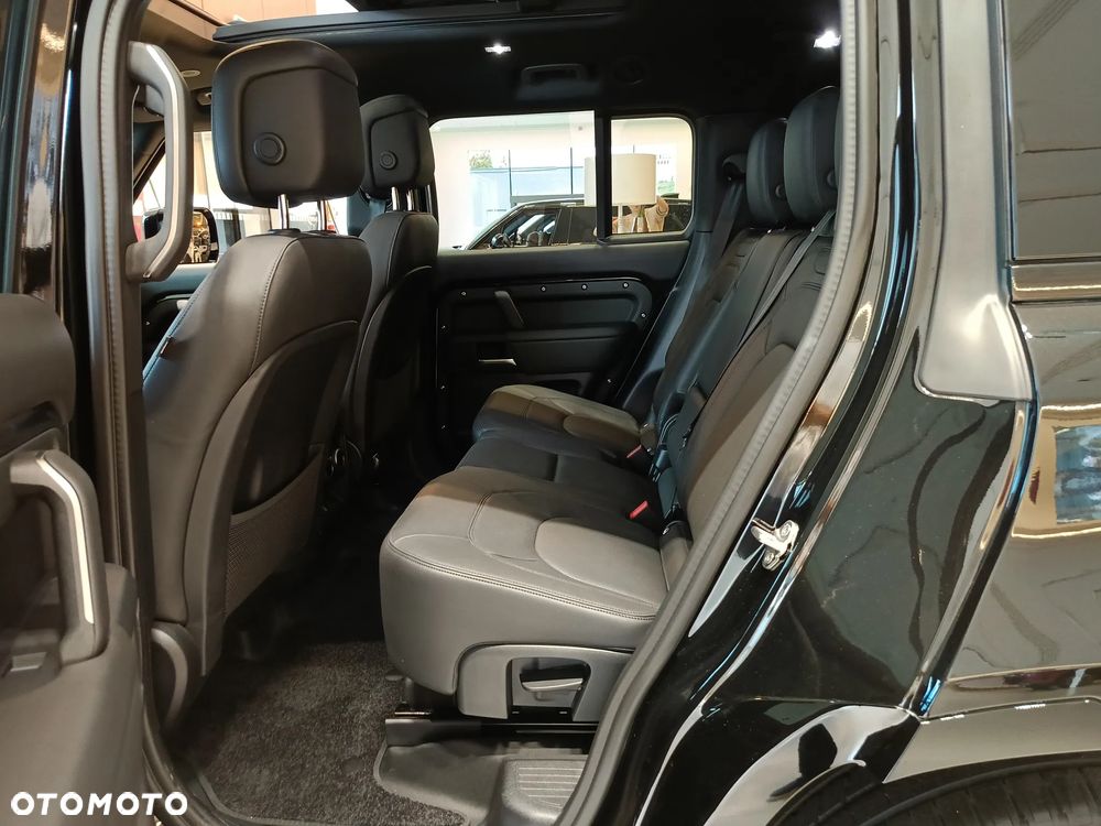 Land Rover Defender 130 5.0 P425 Outbound - 34