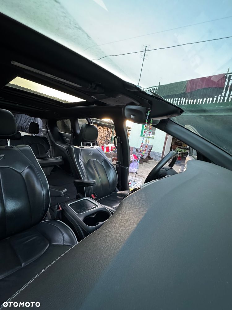 Chrysler Pacifica - 12
