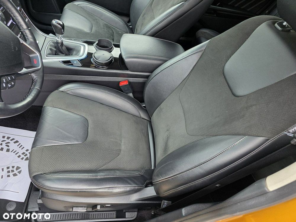 Ford Edge 2.0 TDCi 4x4 ST-LINE - 15