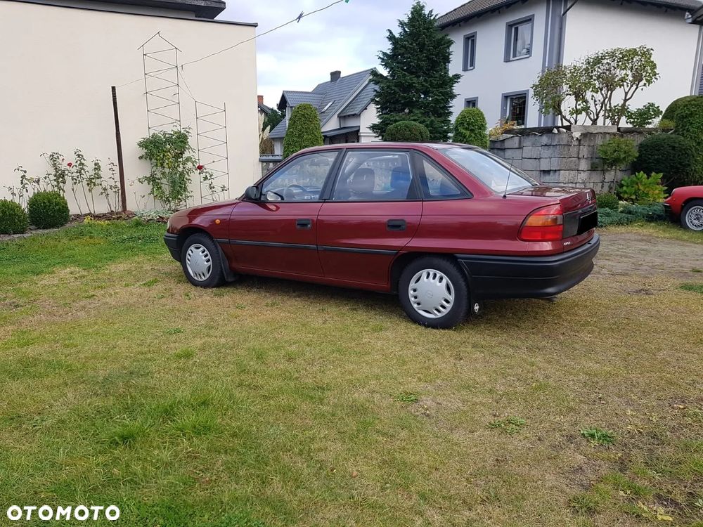 Opel Astra 1.4 GL - 5