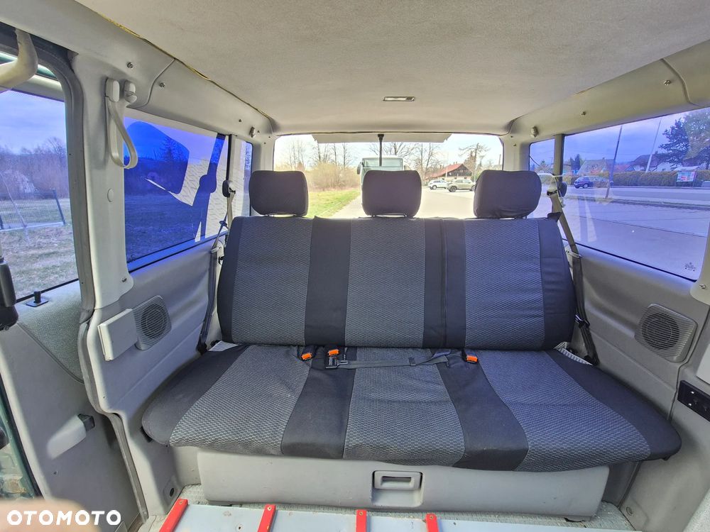 Volkswagen Multivan - 13