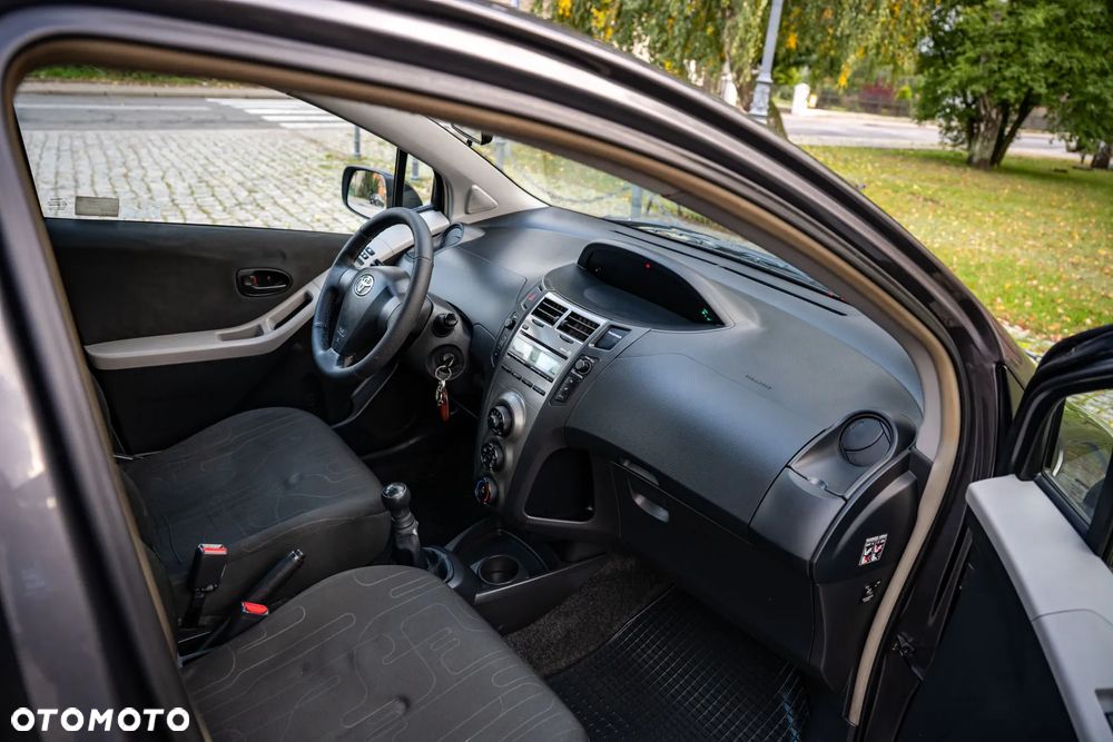 Toyota Yaris 1.0 Luna A/C - 15