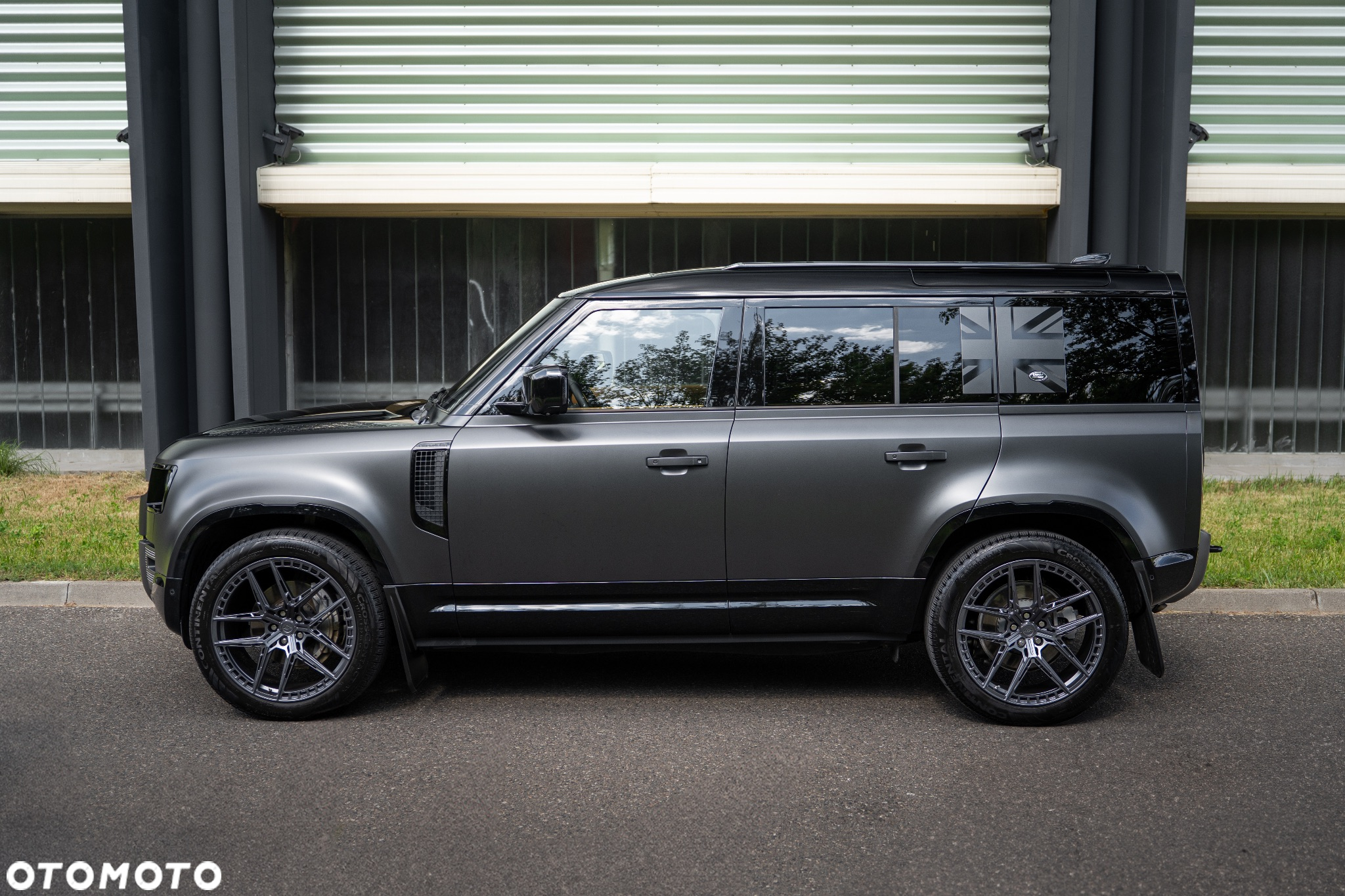 Land Rover Defender - 14