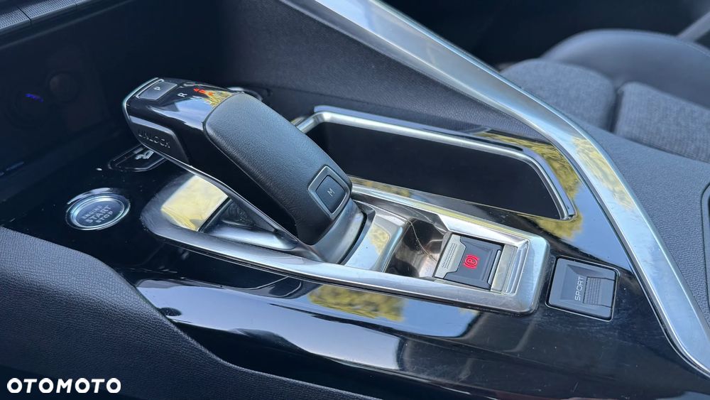 Peugeot 5008 1.2 PureTech Allure S&S EAT8 - 17