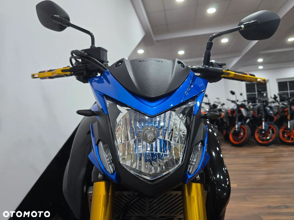 Suzuki GSX - 11