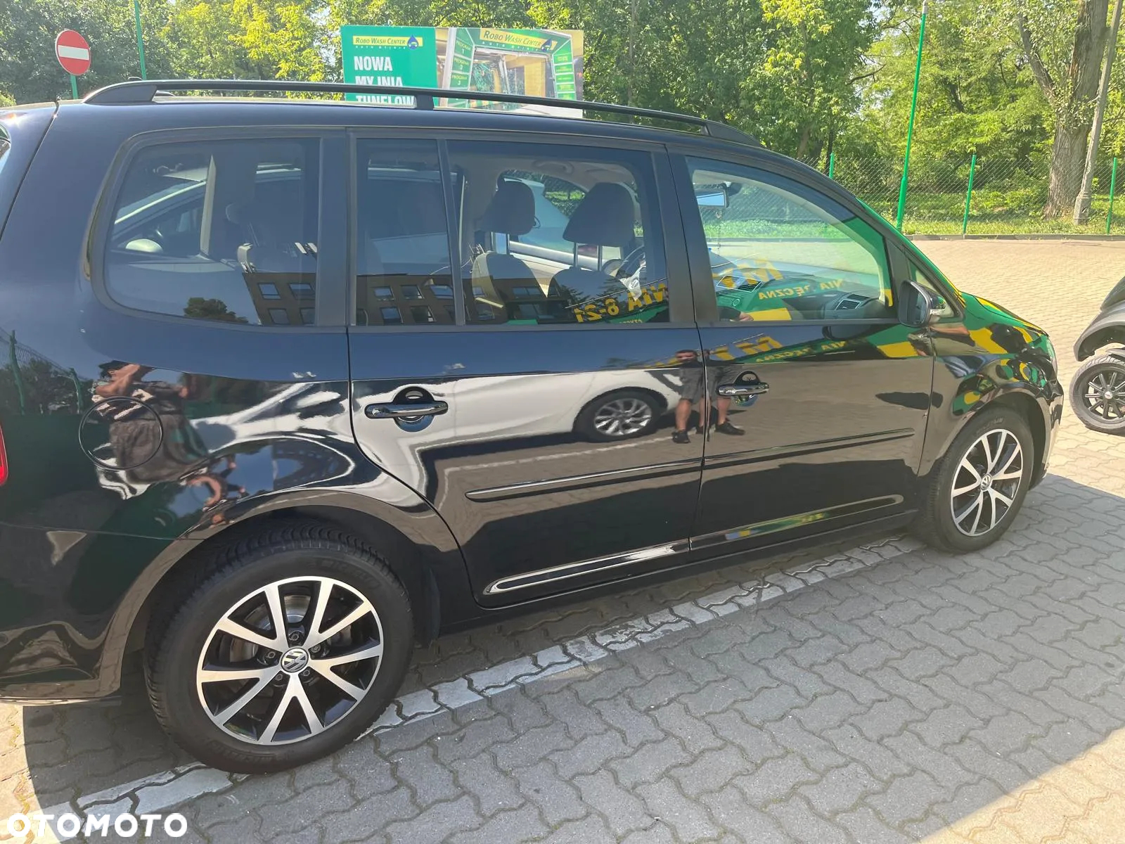 Volkswagen Touran 2.0 TDI DPF BlueMotion Technology Highline - 10