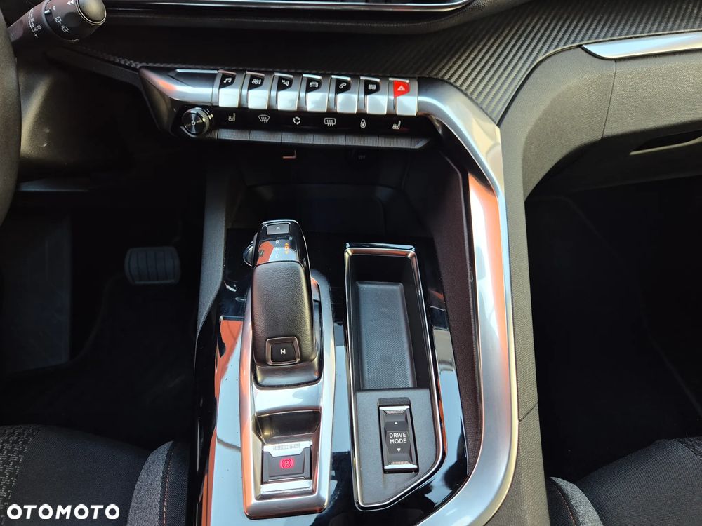 Peugeot 5008 1.5 BlueHDi Active S&S EAT8 - 32