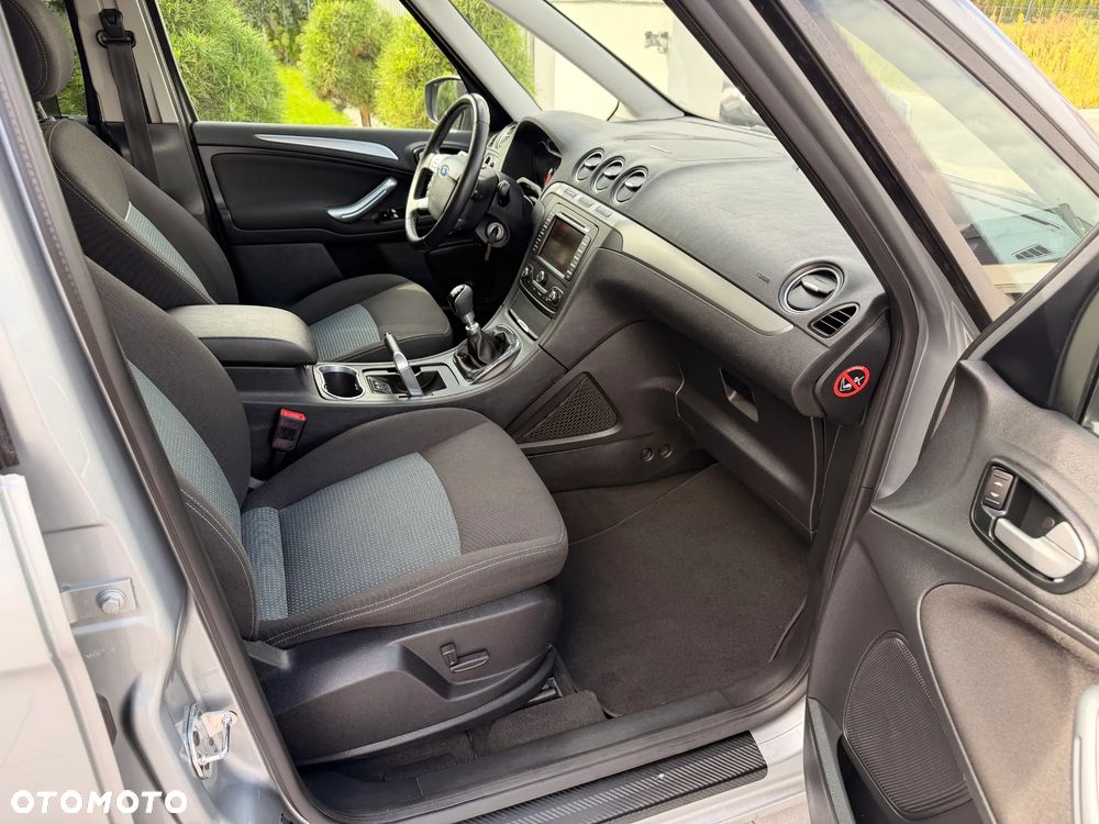 Ford Galaxy - 25