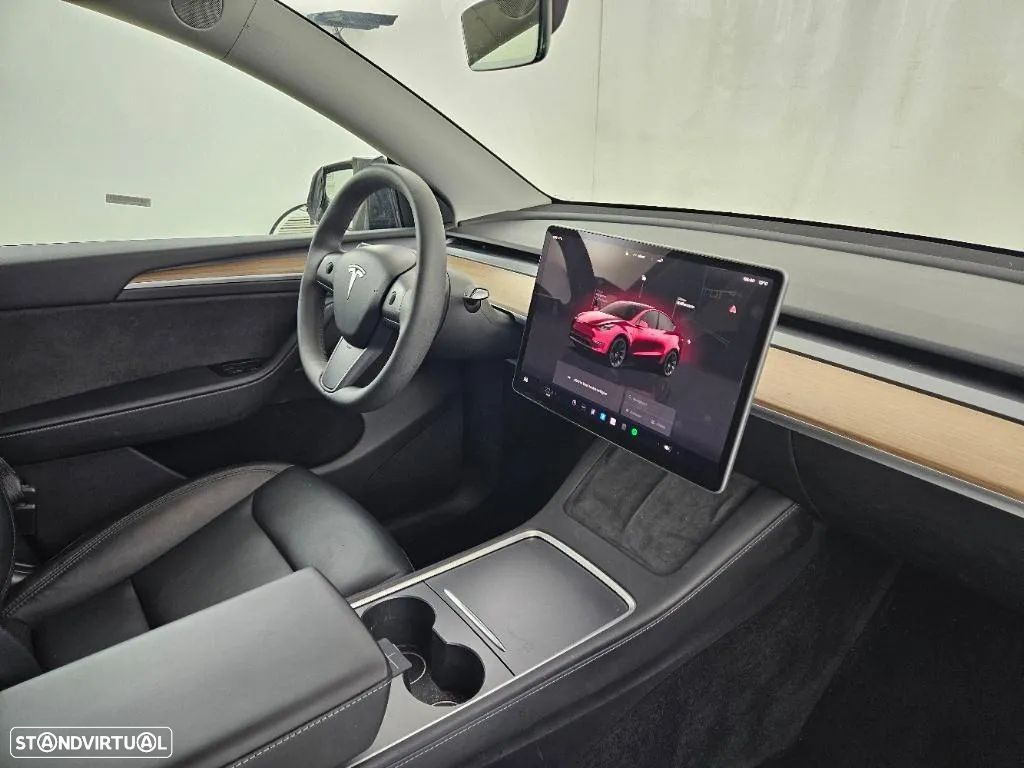 Tesla Model Y Long Range Dual Motor AWD - 3