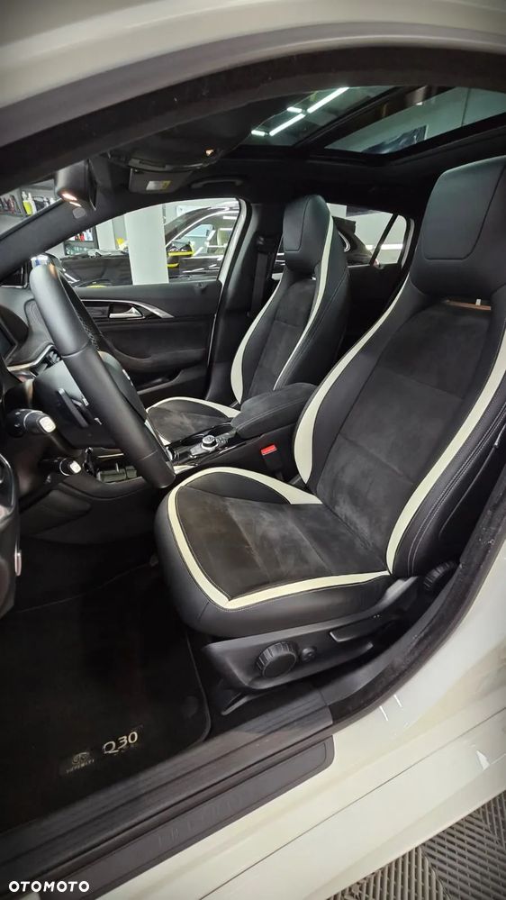 Infiniti Q30 2.2d Premium Tech Gallery White AWD 7DCT - 9