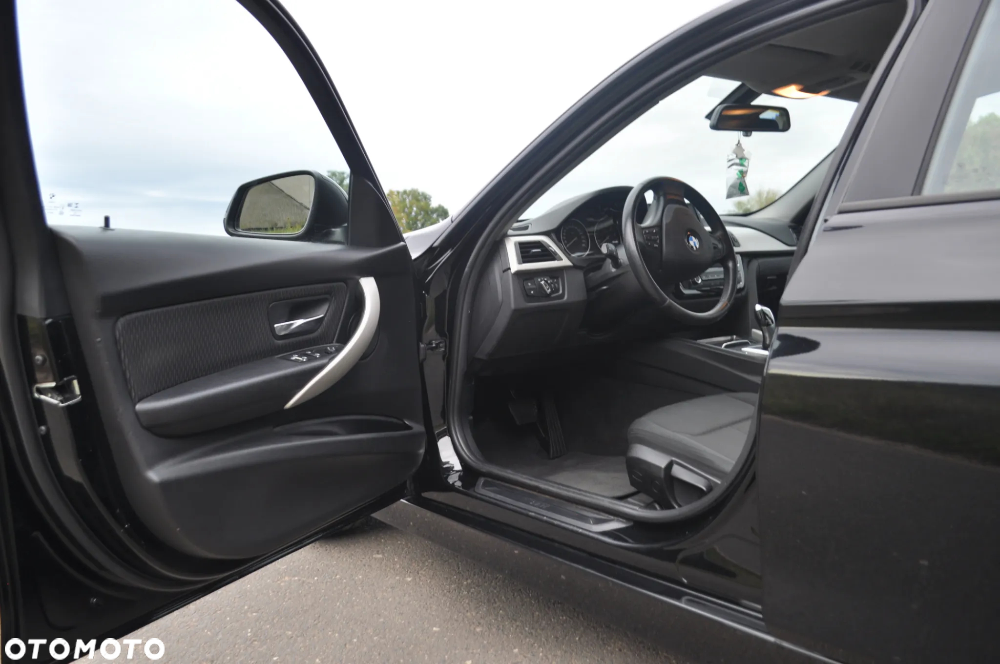 BMW Seria 3 318i - 12