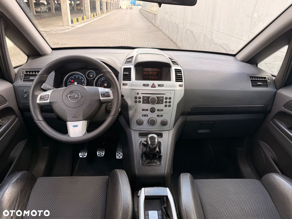 Opel Zafira 2.0 T OPC - 13