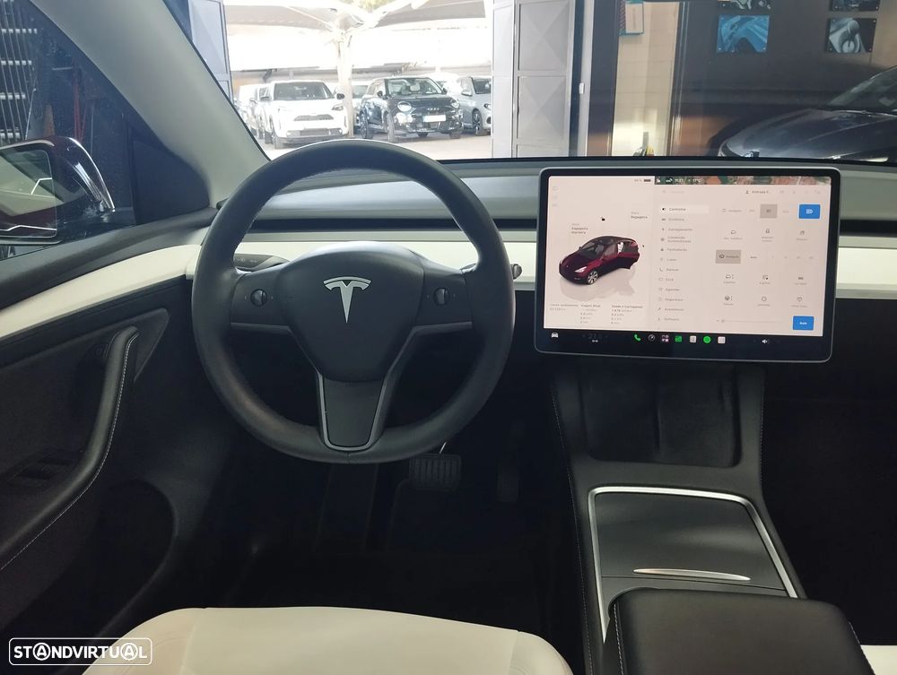 Tesla Model Y Long-Range RWD — fotografia 16