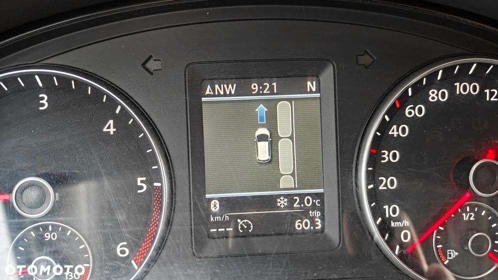 Volkswagen Touran 2.0 TDI Highline DSG - 38