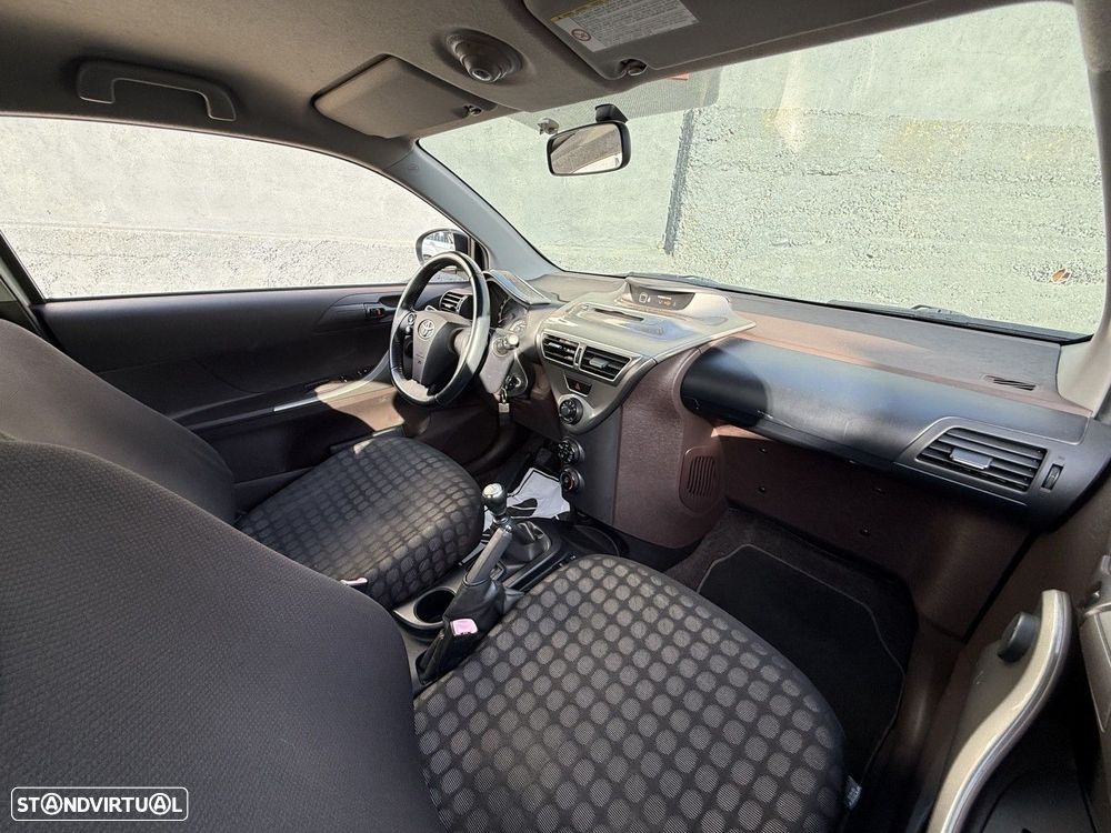 Toyota iQ 1.0 VVT-i Essential+AC - 8