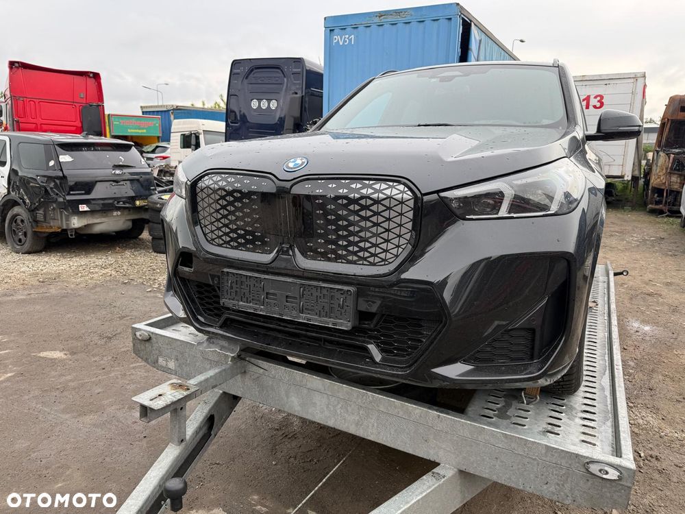 BMW iX1 xDrive30 M Sportpaket - 12