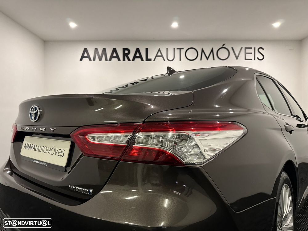 Toyota Camry 2.5 Hybrid Luxury - 26