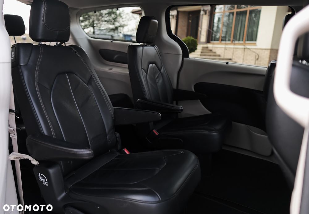 Chrysler Pacifica - 19