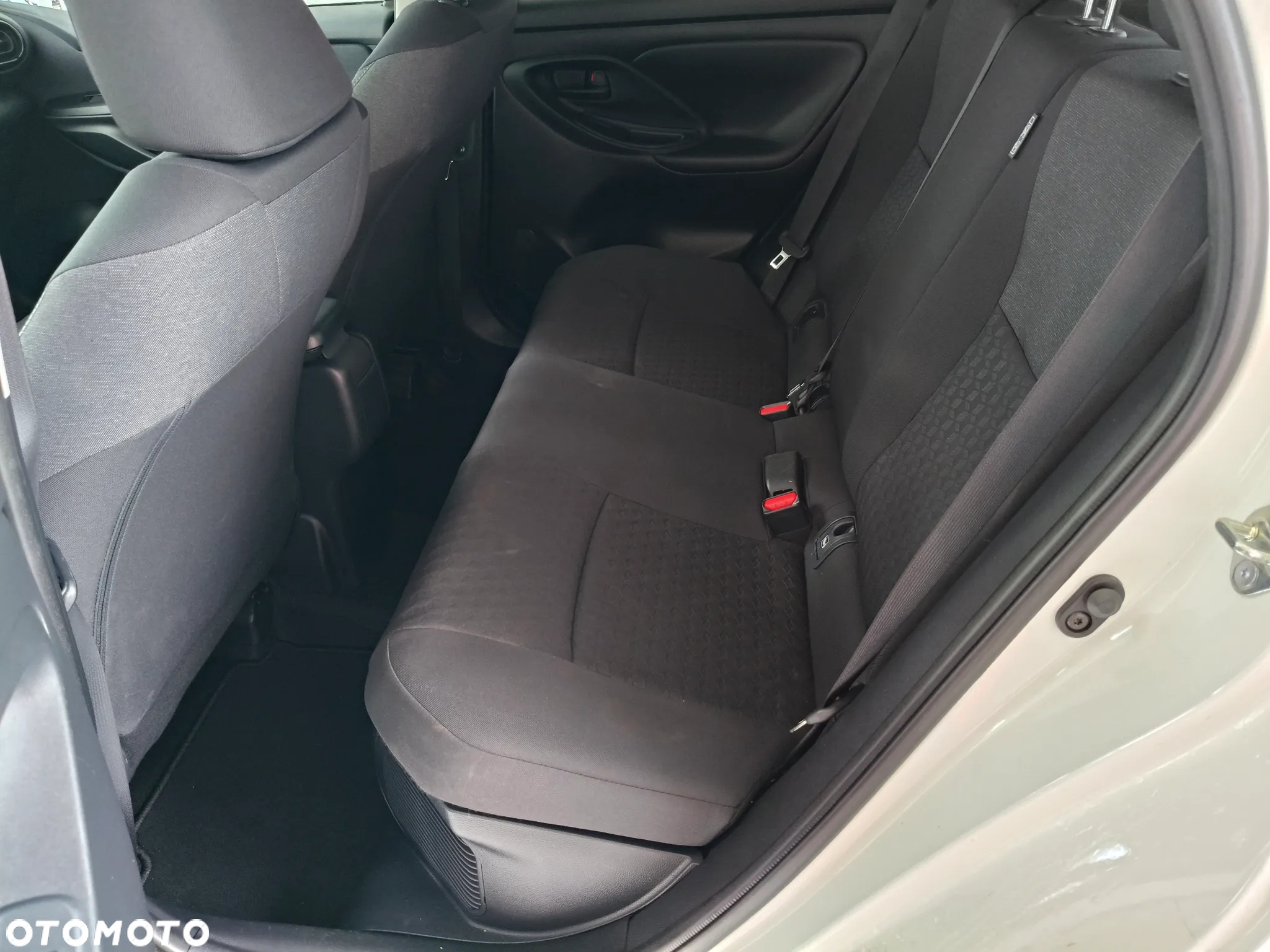Toyota Yaris Hybrid 1.5 Comfort - 26