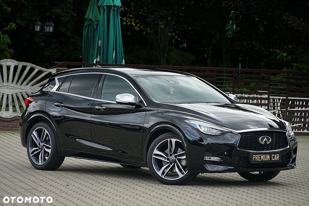 Infiniti Q30 2.0t DCT AWD Sport City Black - 9